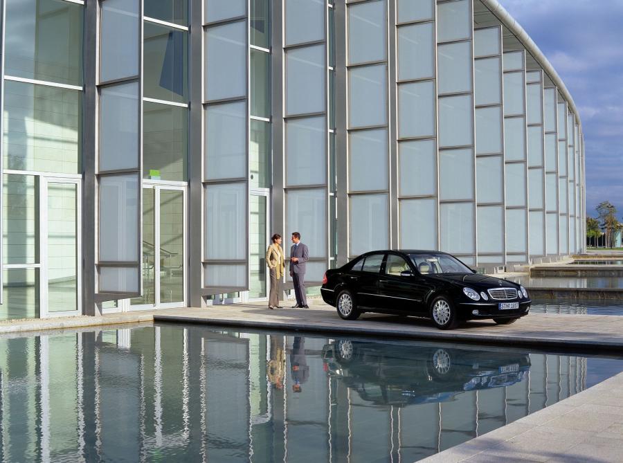  Mercedes-Benz E-Class 2002 года  (фото 345 из 448)